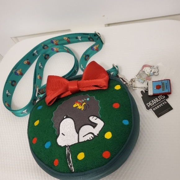 NWT Harveys Peanuts Snoopy Green Crossbody Bag, Festive Fun Unique - Picture 12 of 15